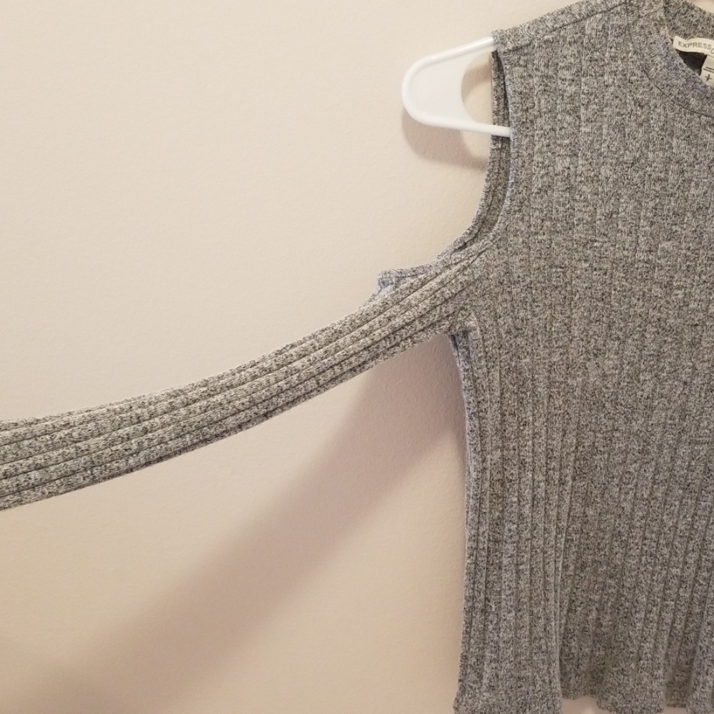 Express Ribbed Cold Shoulder Top - Picture 5 of 6